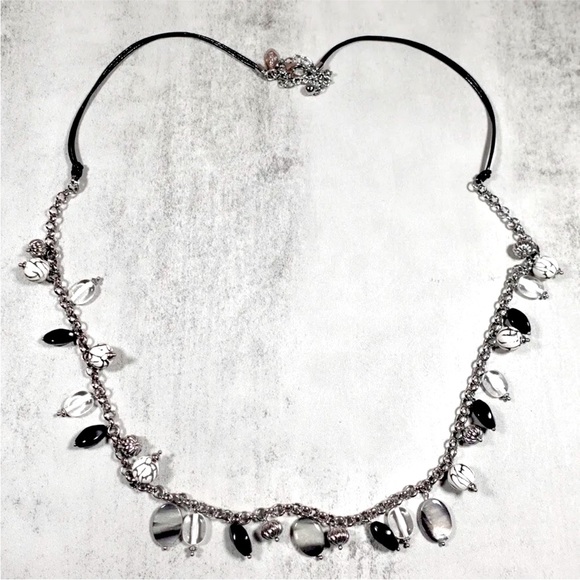 CHICO’S SIGNED BEADED BLACK, WHITE & SILVER TONE NECKLACE D3-94 - Picture 2 of 5